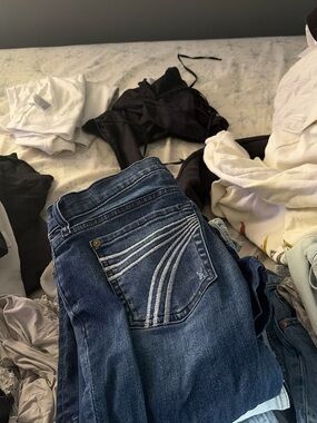 7 For All Mankind Women's Dark Blue Bootcut Jeans with Contrast Pocket Stitching
